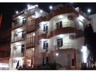 OYO 61039 Hotel Kala Residency - Image 1