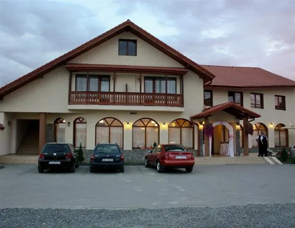 Pensiunea Casina - Image 1