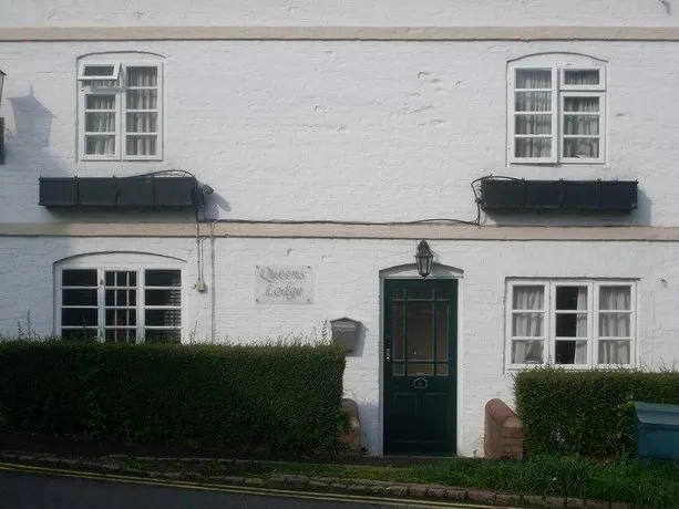 Queens Lodge - Image 1