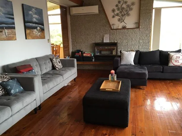 Aetos Beach Retreat - Image 1