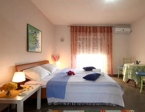 Lighthouse Apartments - Image 1
