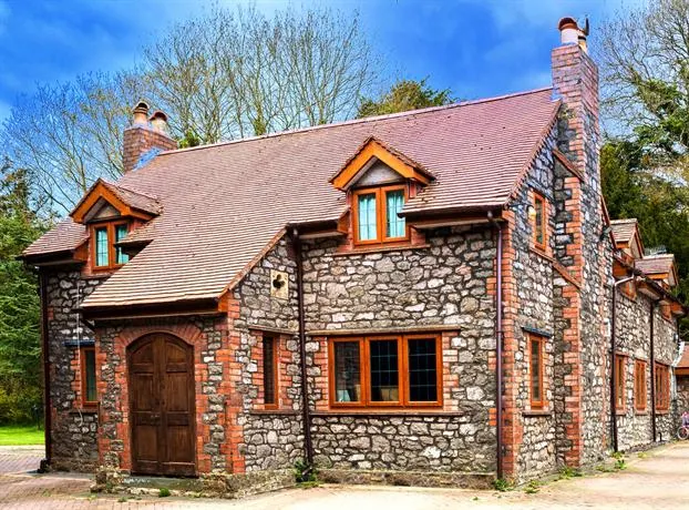 Old Farm Guest House - Image 1