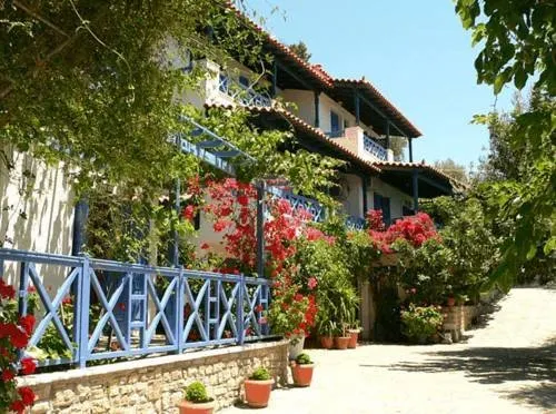 Blue Horizon Studios & Apartements - Image 1