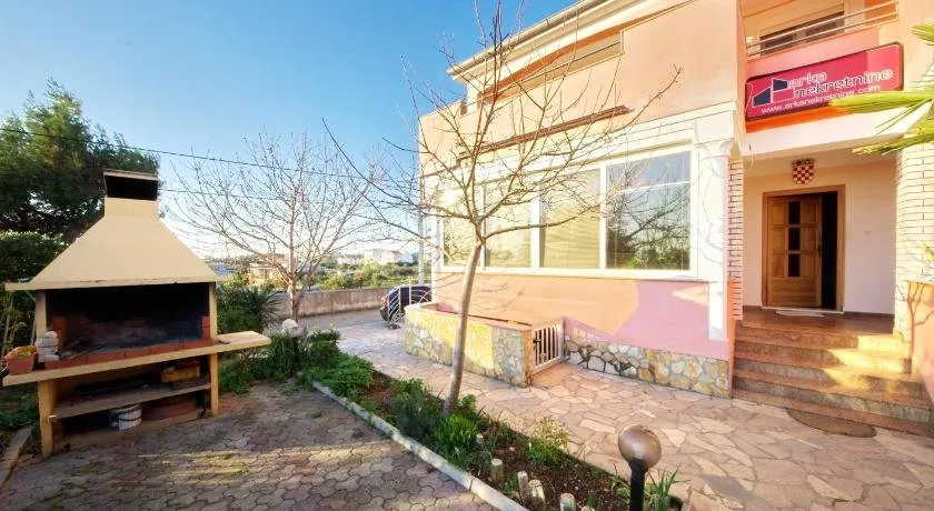 Apartmani Šime Vrsi - Image 1