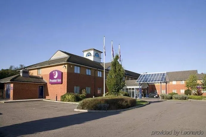 Premier Inn Luton South St Albans - Image 1