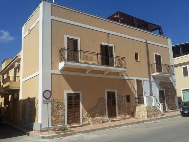 Le Pietre Di Lampedusa - Image 1