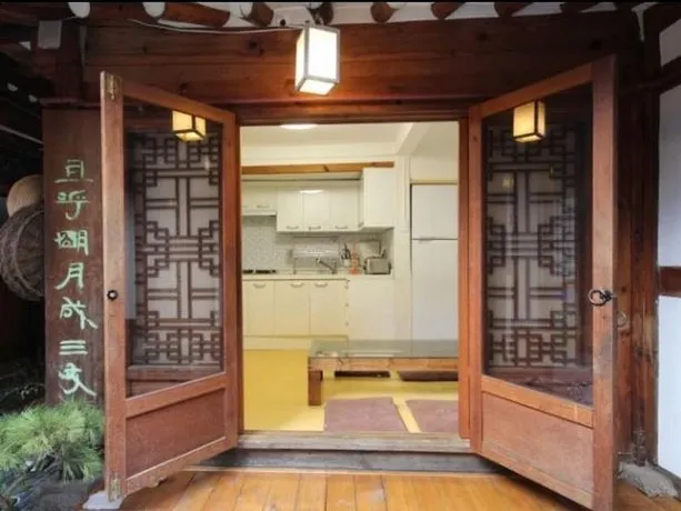 Ohbok Hanok Guesthouse 2 - Image 1