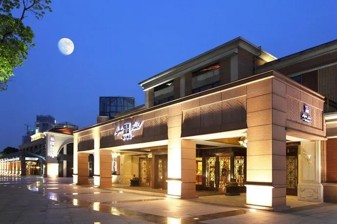 Higher Hotel - Image 1