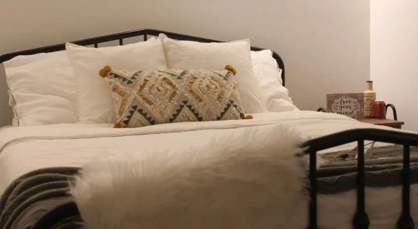 Accentuated apartment in Manayunk - Image 1