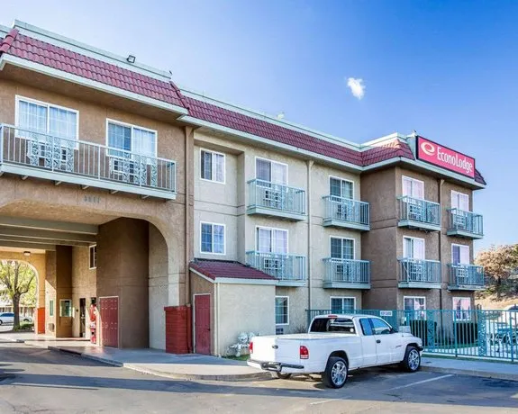 Econo Lodge - Image 1