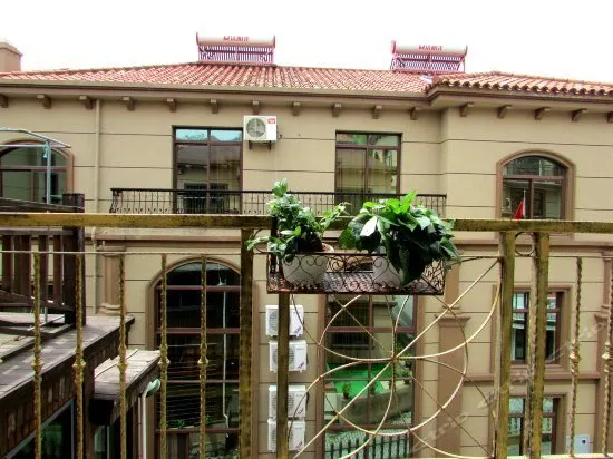 Freedom Bay Yujia Inn - Image 1