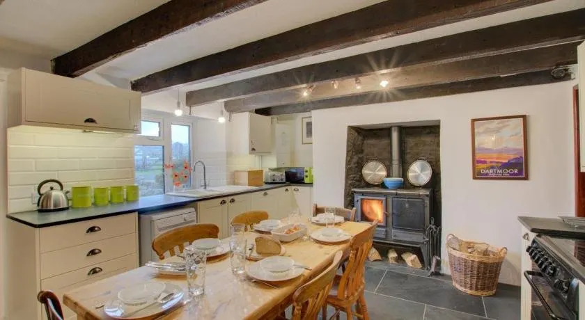 4 Zoar Cottage - Image 1