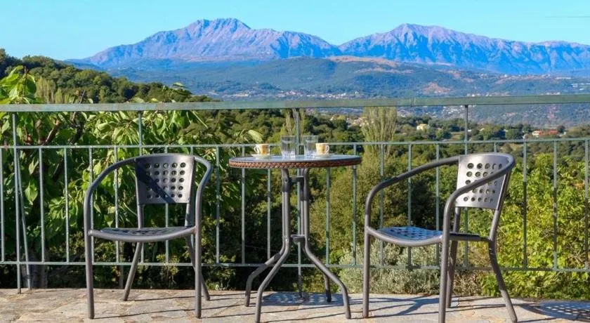 Breathtaking Lake View Cottage with a Fireplace Next to Ioannina City! - Image 1