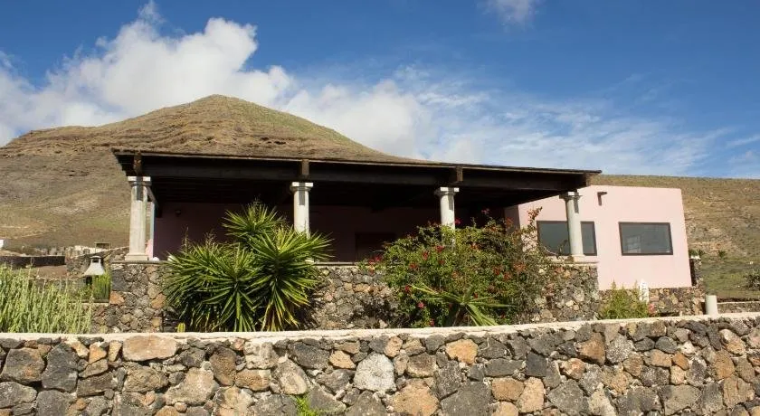 Quiet Rural House Ten Minutes From The Beach - Image 1