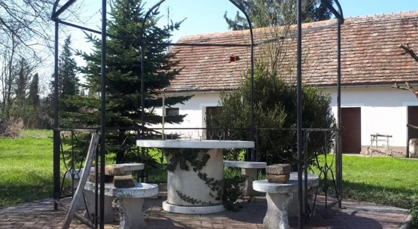 Axtburg Apartments - Image 1