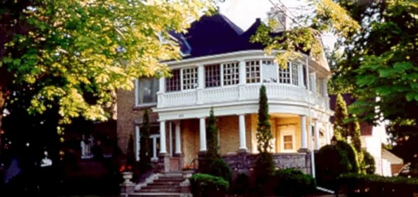 Chantry Breezes B&B - Image 1