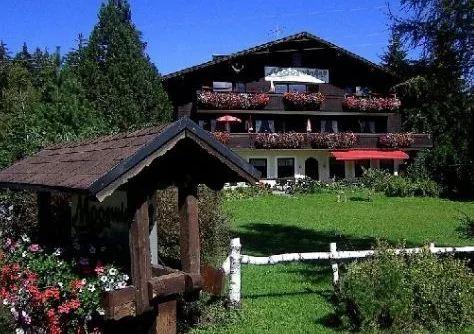 Waldhotel Mooswinkel - Image 1