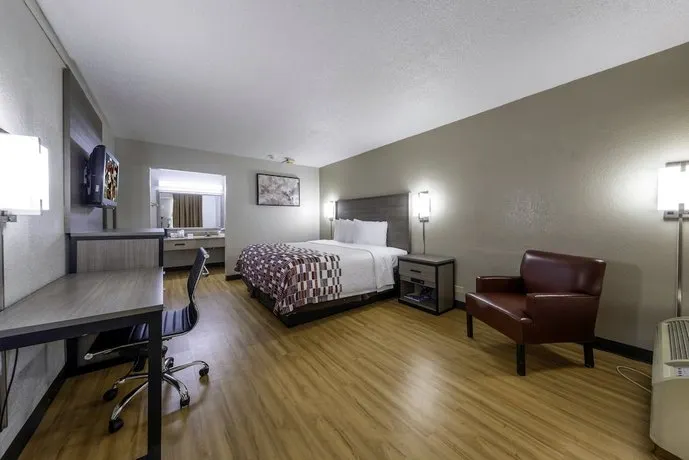 Red Roof Inn Charlottesville - Image 1