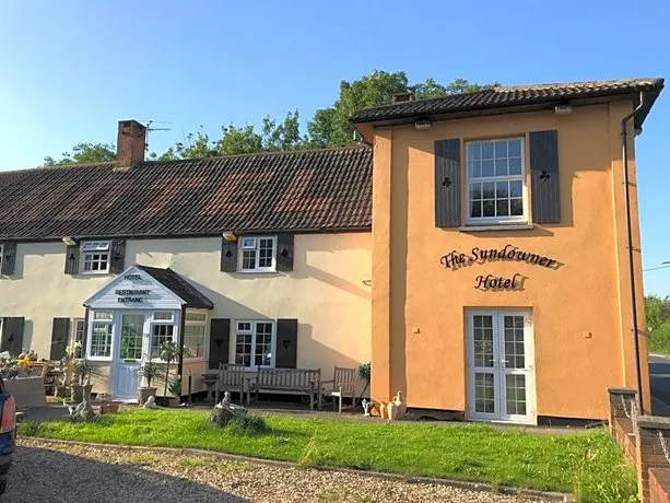 The Sundowner Hotel - Image 1