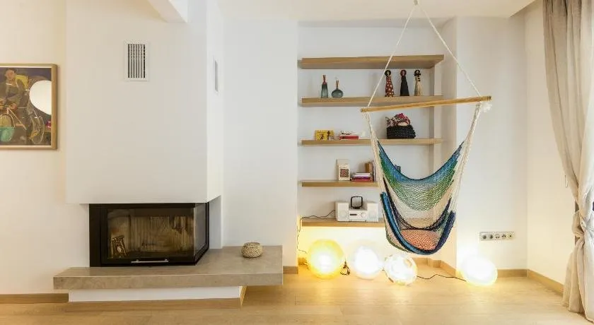 Brand new stylish 3 bdrm apartment with terrace - Image 1