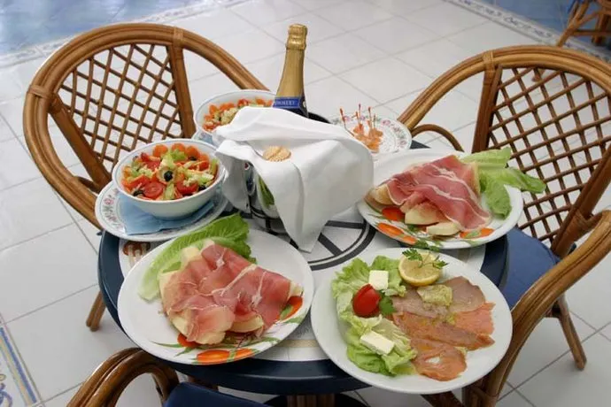 Hotel Aurora Sperlonga - Image 1