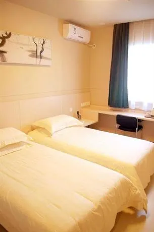 Baishu Kuaijie Hotel - Image 1