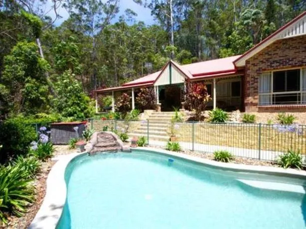 Currumbin Hideaway Holiday Home - Image 1