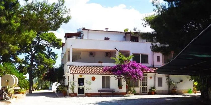 Casa Vacanze Del Carrubo - Image 1