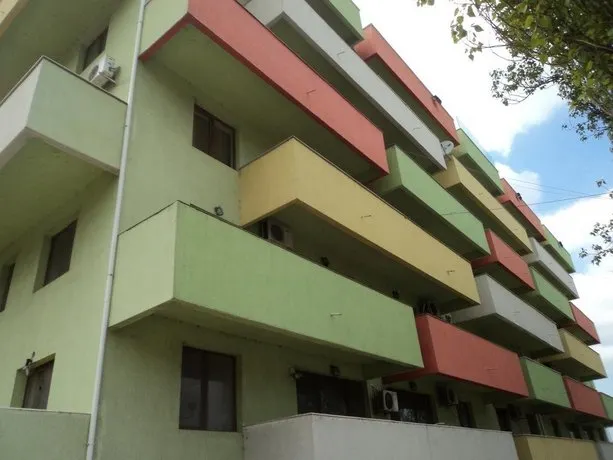Adeline Apartments - Image 1