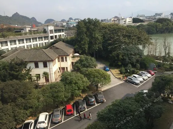 RONGHU HOTEL - Image 1