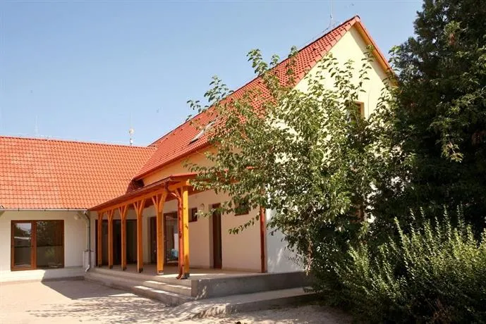 Bólyi Gyógylovas Vendégház - Image 1
