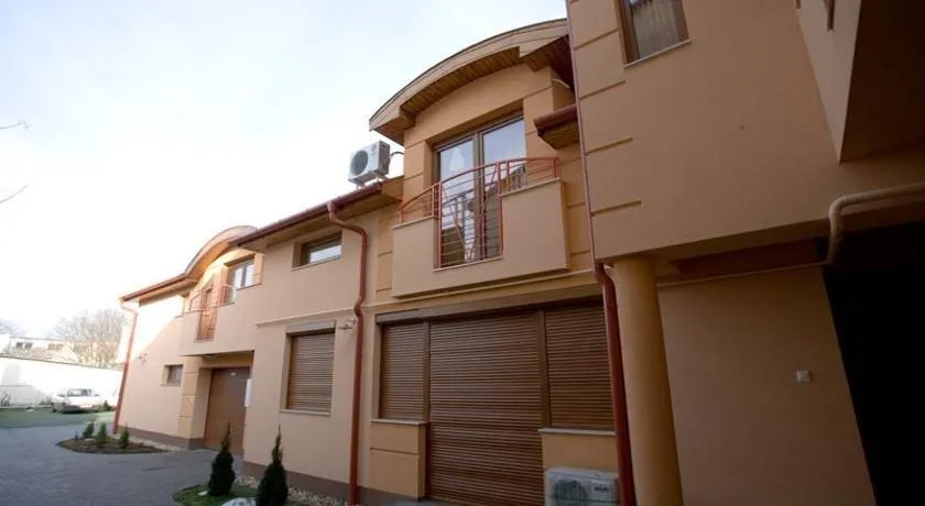 Julia Harmony Apartmen - Image 1