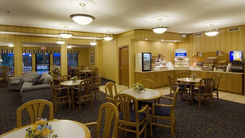 Holiday Inn Express Fremont Angola Area - Image 1