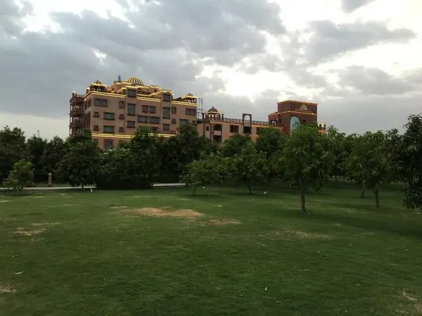 Piyush Palace Hotel - Image 1