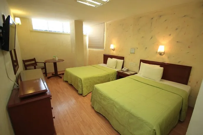 Hotel Enterprise Inn Express - Image 1