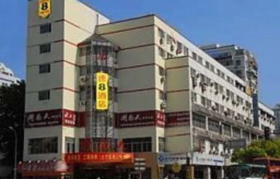 Super 8 Hua Guan Confucius Temple - Image 1