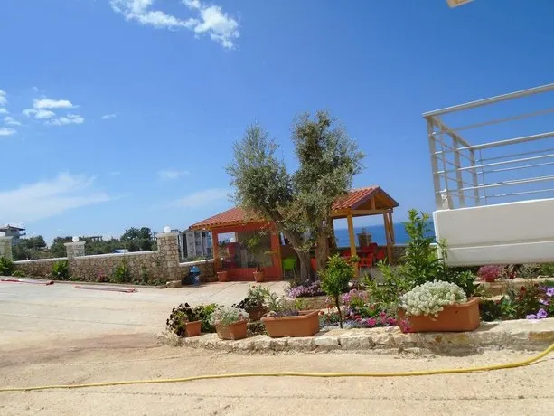 Guest House Four Seasons - Image 1