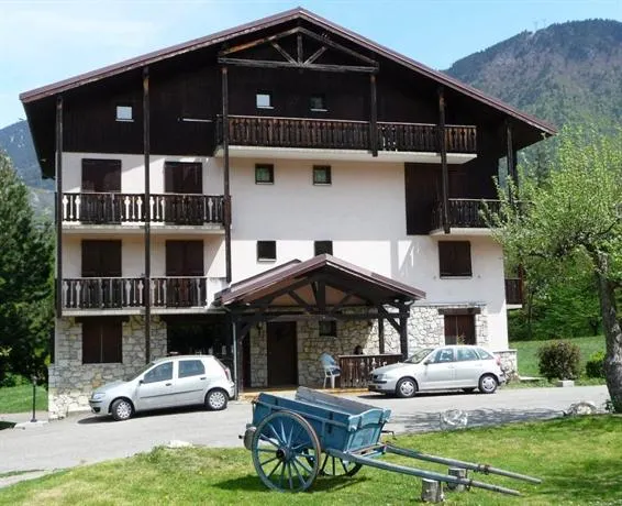 De La Cascade - Image 1