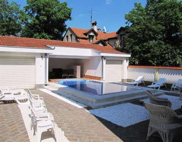 Villa Hedonia Rooms - Image 1