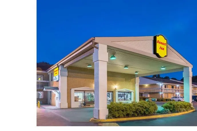 SUNSET INN NORTHLAKE - Image 1