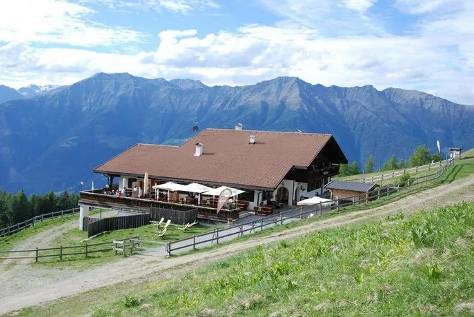 Tarscher Almlounge und Berghotel - Image 1