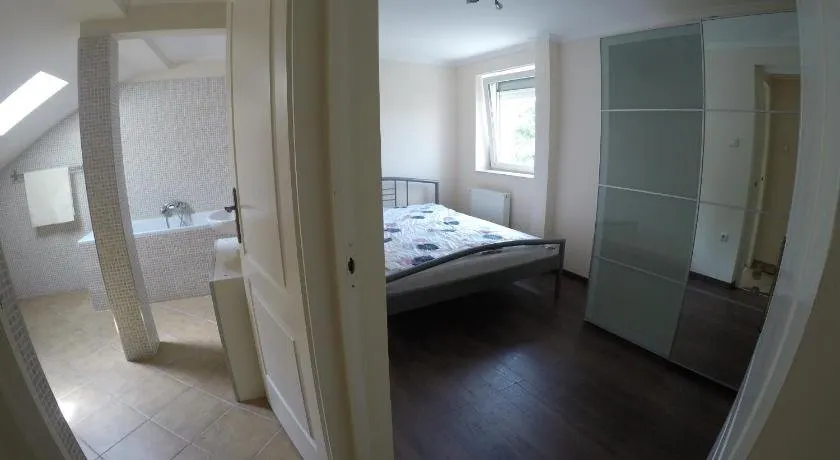 Rozse Apartman - Image 1