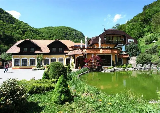 Guesthouse Villa Zelenjak Ventek - Image 1
