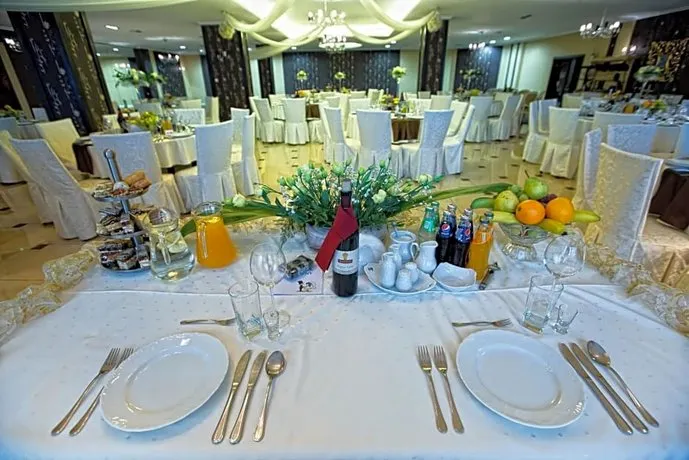 Hotel Gold - Image 1