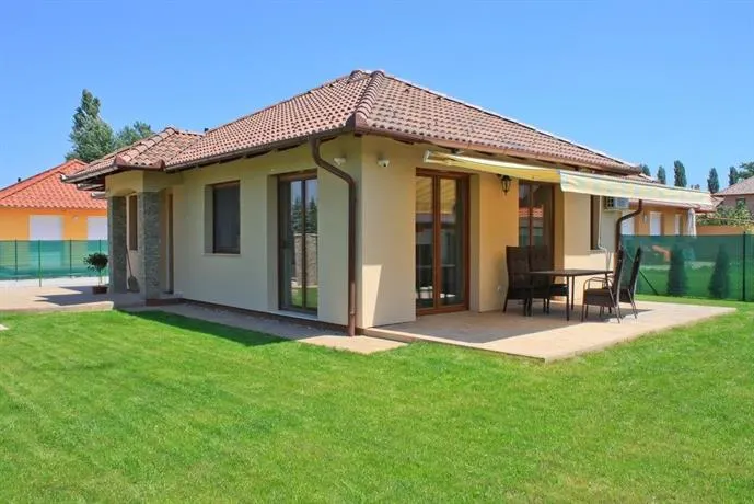 Strand Apartmant - Image 1