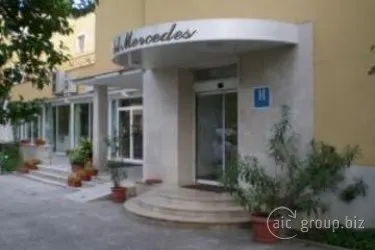 Mercedes - Image 1