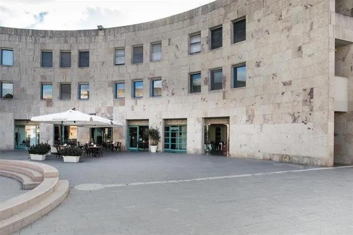 Central House - Image 1