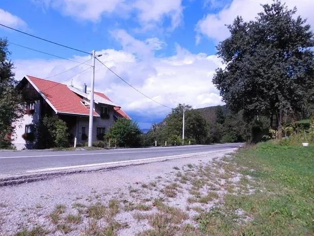 Planinarski dom Skrad - Image 1