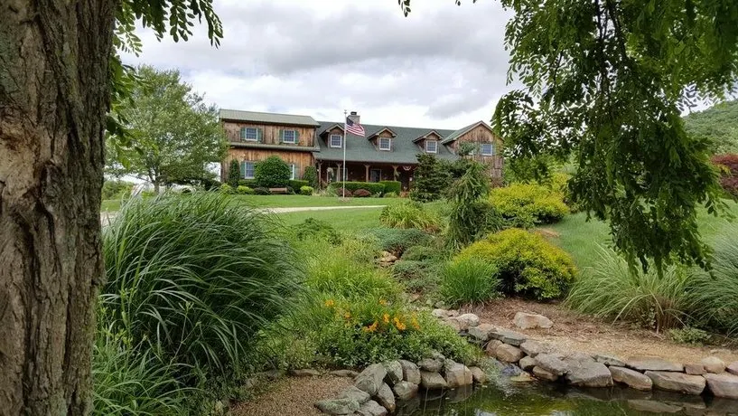 Fox Hill Bed & Breakfast Suites - Image 1