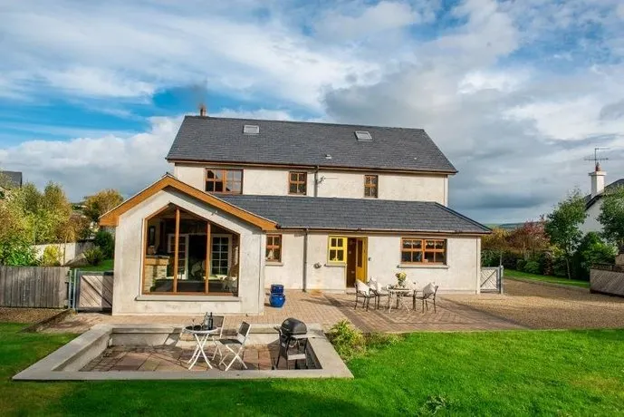 Coolgarriv House - Image 1